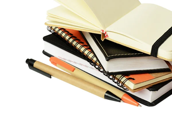 Pila di quaderni e penne — Foto Stock
